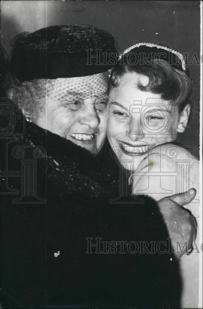 Press Photo Two Women - Historic Images