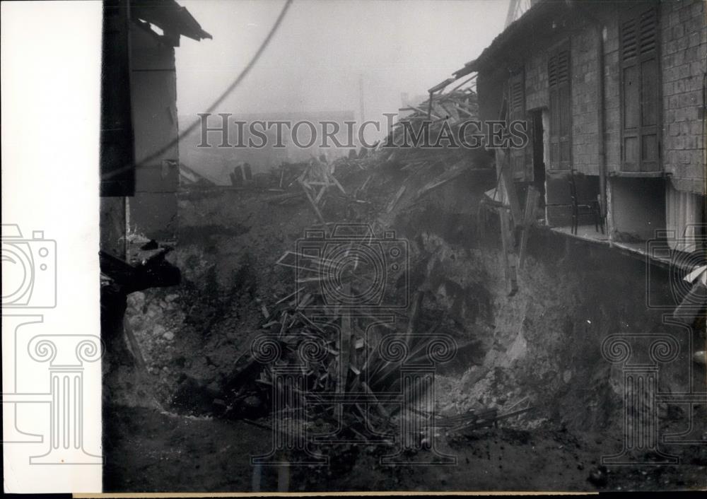 1953 Press Photo Landslide at Nanterre near Paris - Historic Images