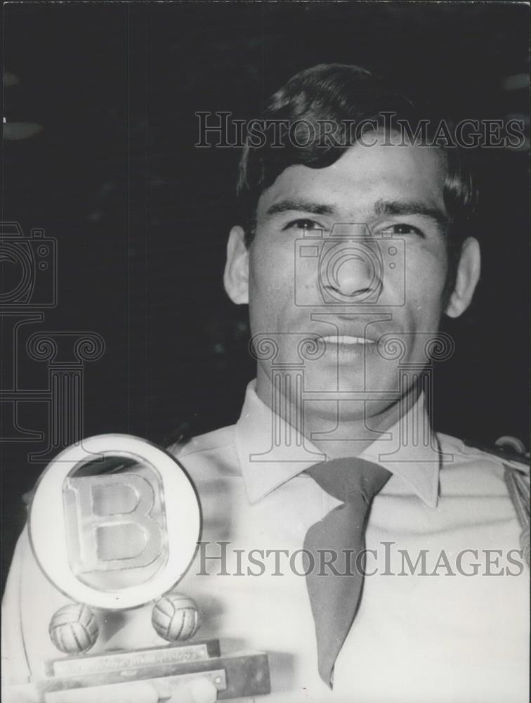 1964 Press Photo Nestor Combin.soccer player for Lyon and France - Historic Images