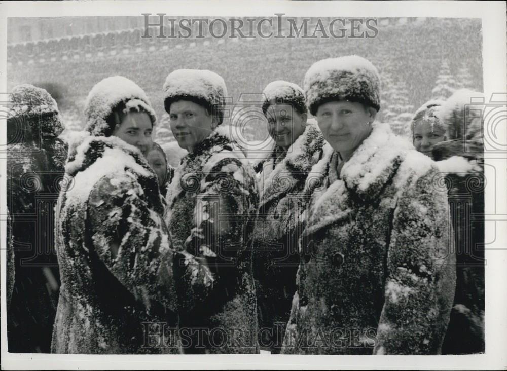 1959 Press Photo Group of Young People In Moscow - Historic Images