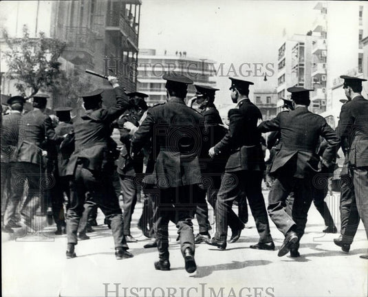 1967 Press Photo Police clash with demonstrators in Athens - Historic Images