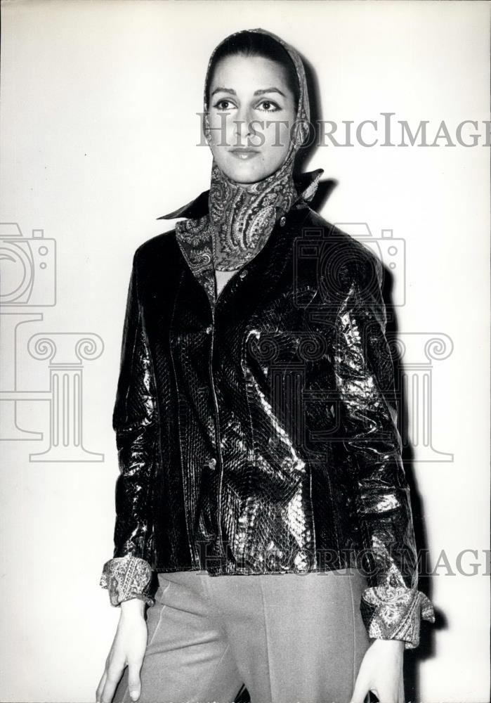 1963 Press Photo Leather Jacket Made Of Dark Cobra Skin By Dag - Historic Images