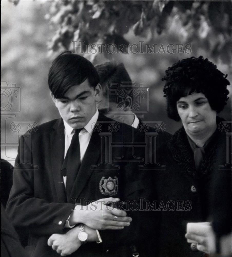 1966 Press Photo Funeral Of London&#39;s Three Shot Policemen - Historic Images