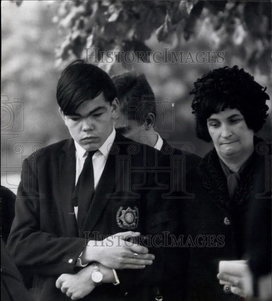 1966 Press Photo Funeral Of London's Three Shot Policemen - Historic Images