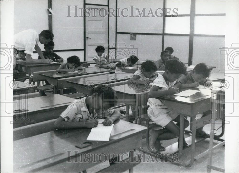 Press Photo West New Guinea,schoolchildren at studies - Historic Images