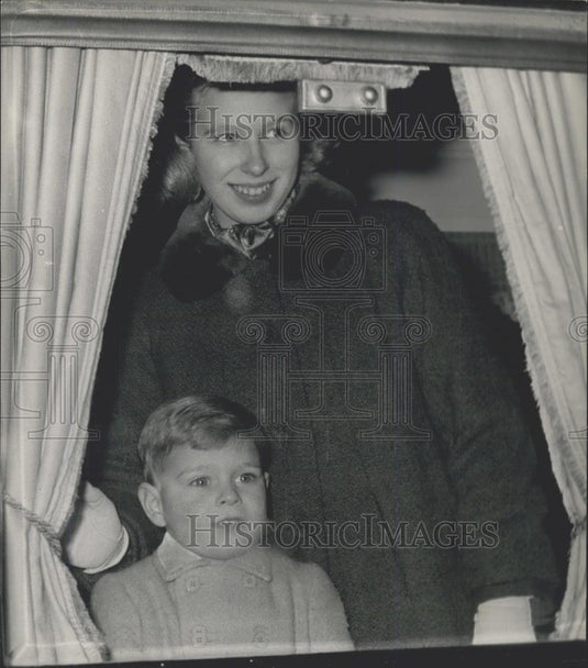 1963 Press Photo Queen & Royal Family Go To Sandringham - Historic Images