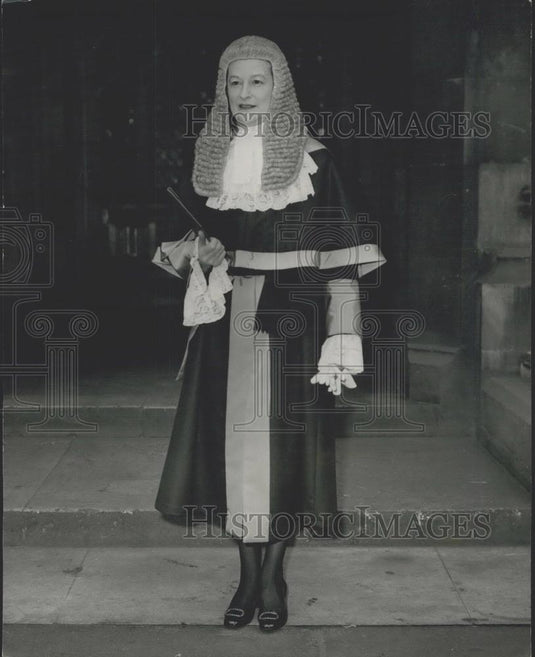 1971 Press Photo Woman Count Court Judge Sworn -In: Miss Deborah Rowland - Historic Images