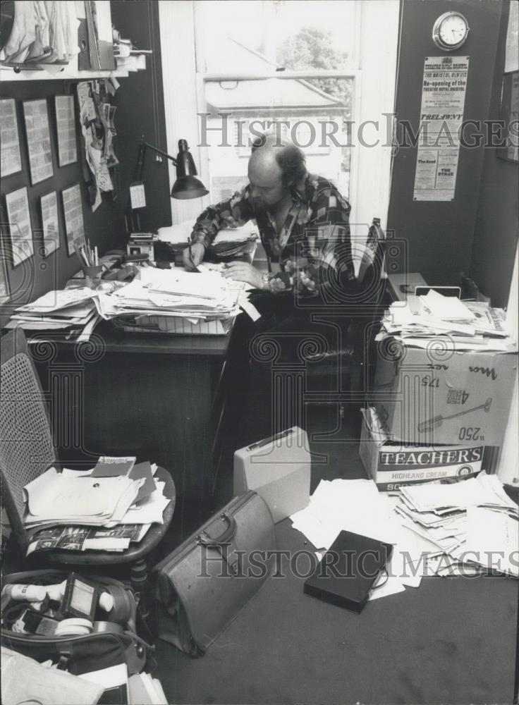 Press Photo Timothy West at work in his study - Historic Images