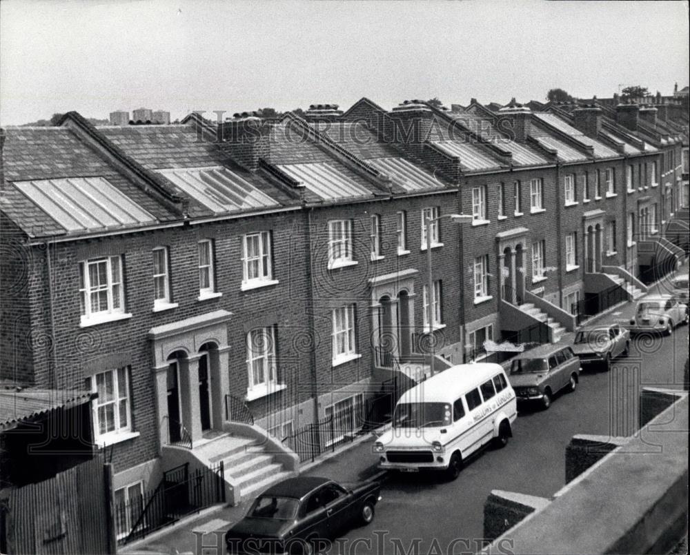 Press Photo Houses Using Solar Hot Water System, London England, Solar Panels - Historic Images