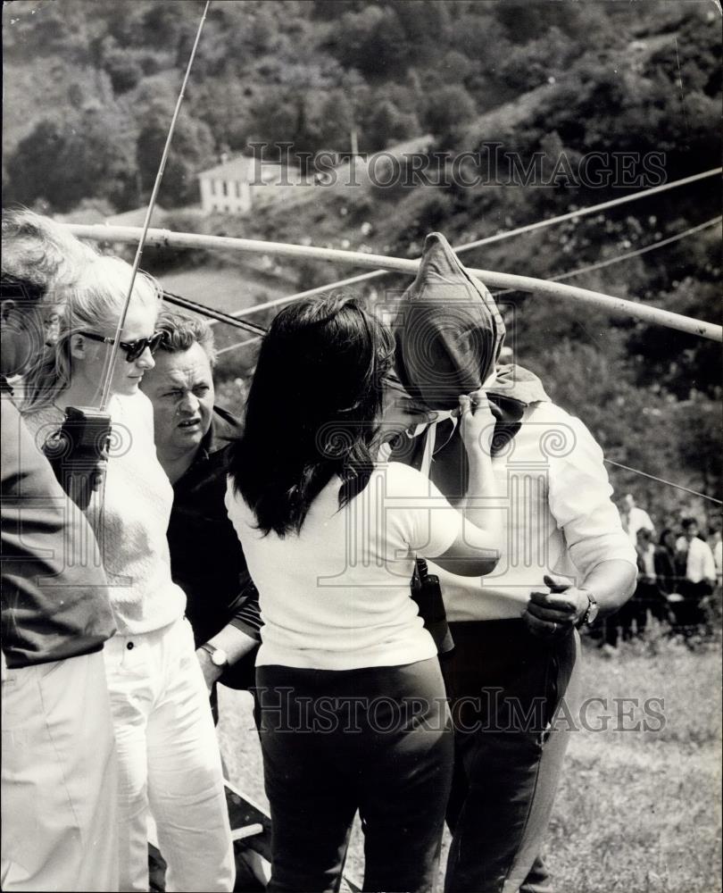 1967 Press Photo Henry, King Of Tightrope Walkers Balancing Stunt, France - Historic Images