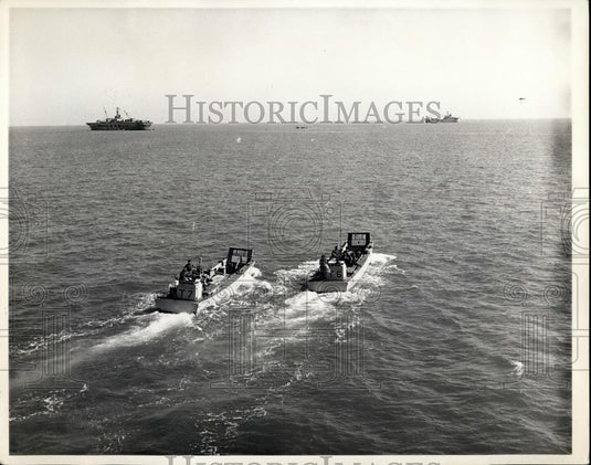 1970 Press Photo Ship - To - Shore Shuttle Service in Bay Of Bengal - Historic Images