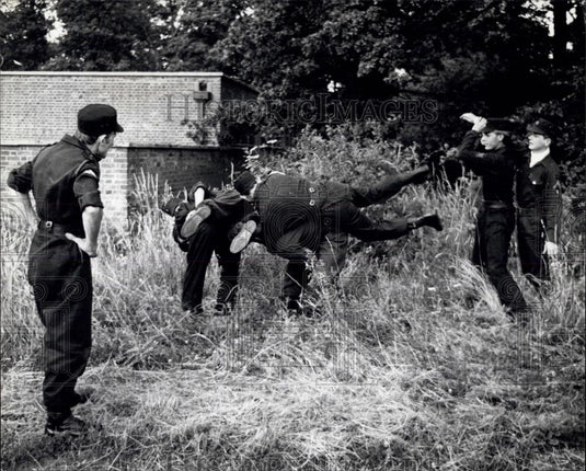 Press Photo Troops in unarmed combat training - Historic Images