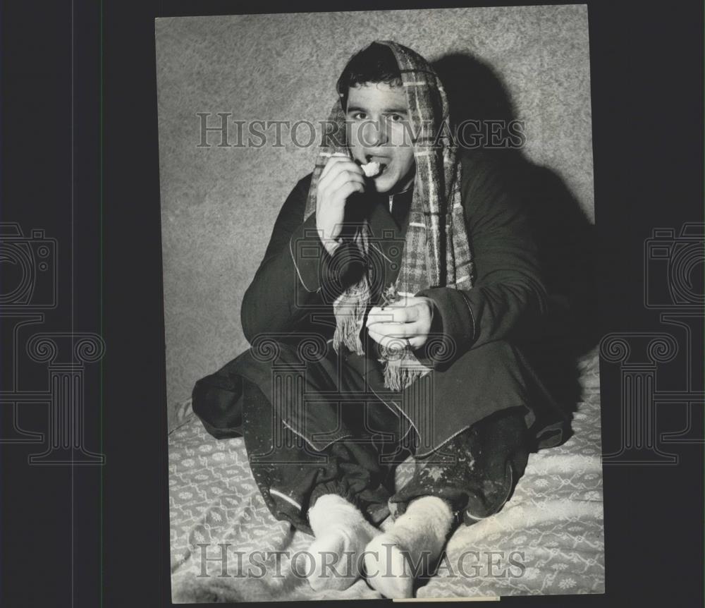 Press Photo Boxer Bobby Neill Relaxing - Historic Images