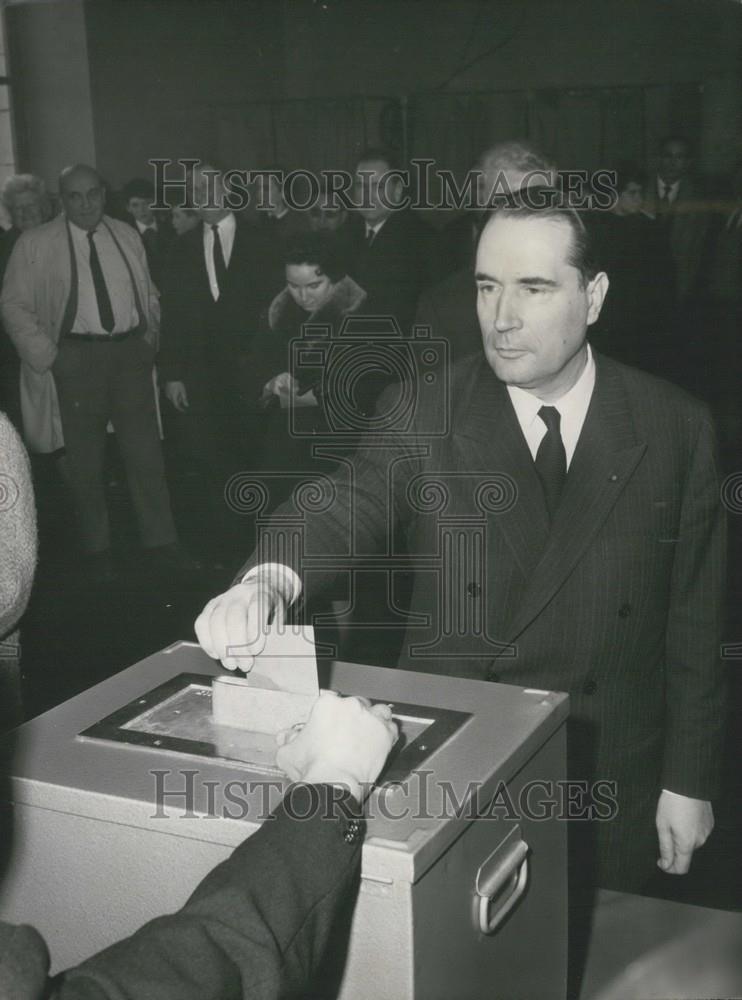 1965 Press Photo Francois Mitterrand Casts His Vote - Historic Images
