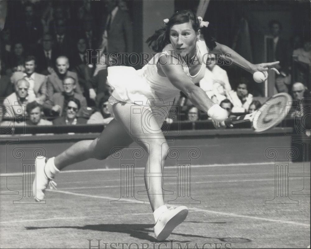 1974 Press Photo Wimbledon Tennis Championships Final Action Shot O. Morozova - Historic Images