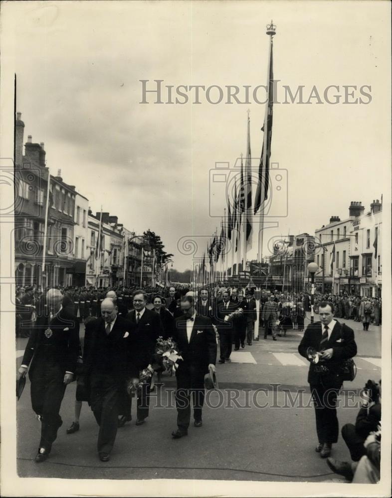 1955 Press Photo Shakespeare Birthday Celebrations Stratford-Upon-Avon - Historic Images