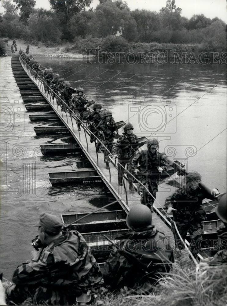 1956 Press Photo Pontoon Bridge Over The Danube - Historic Images