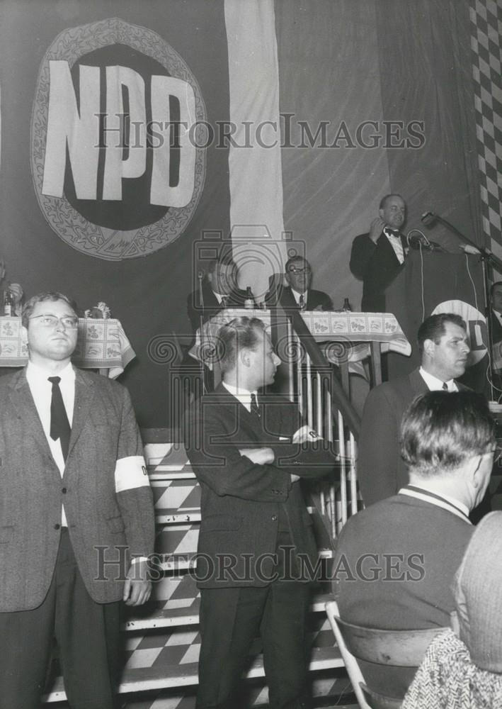1968 Press Photo Dr. PÃƒÆÃÂ¶hlmann, NPD leader, during rally. - Historic Images
