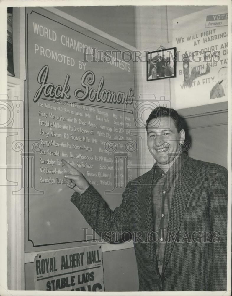1955 Press Photo Boxer James Parker - at the Solomons Gymnasium - Historic Images
