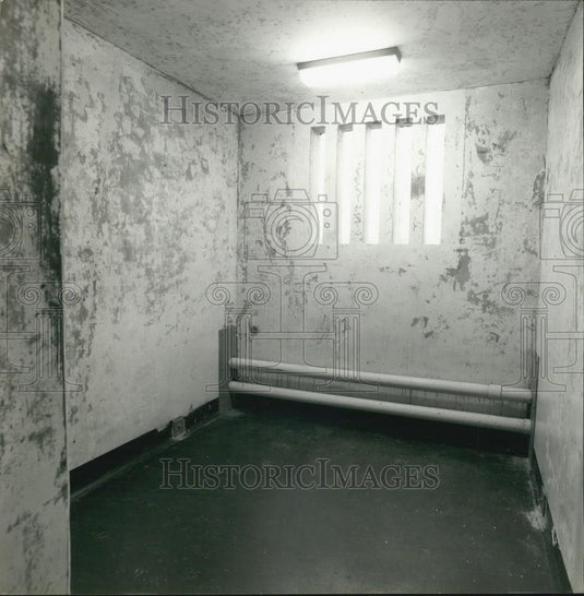 Press Photo A Empty Room - Historic Images