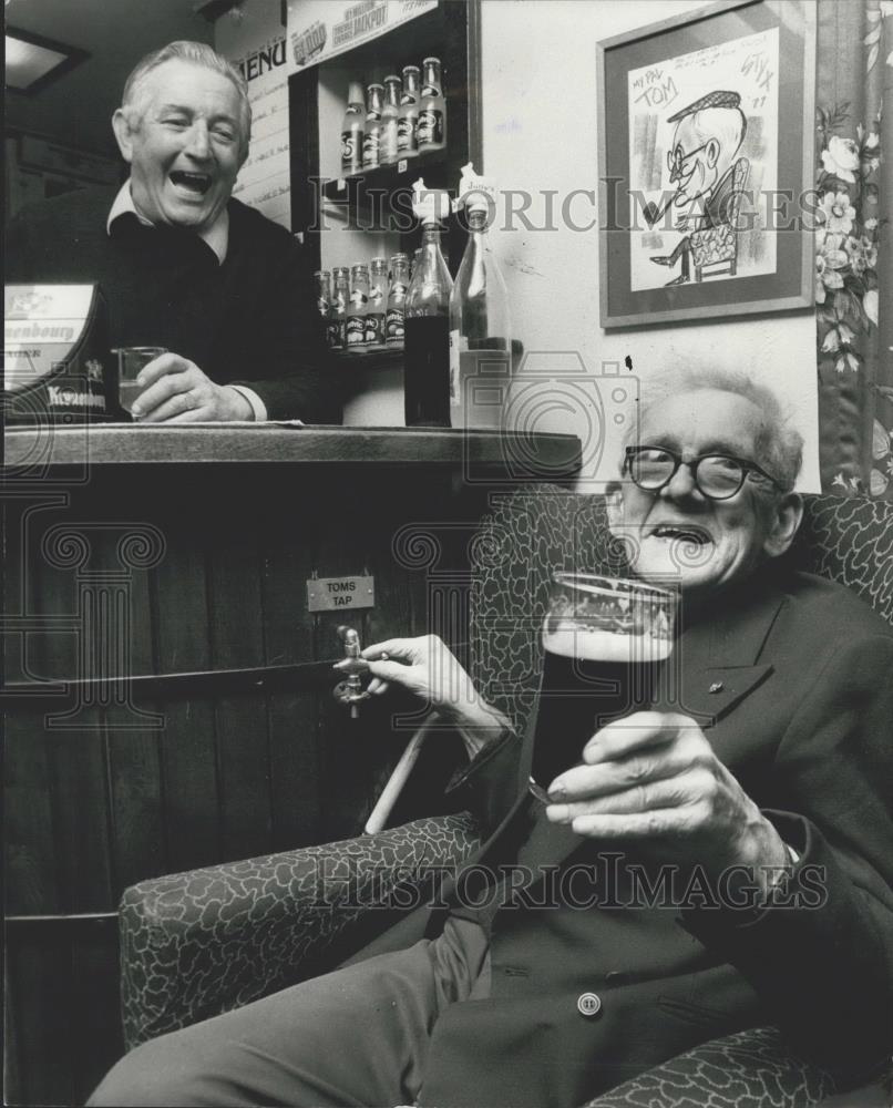 Press Photo Tom's Got his Tipple on Tap - Historic Images