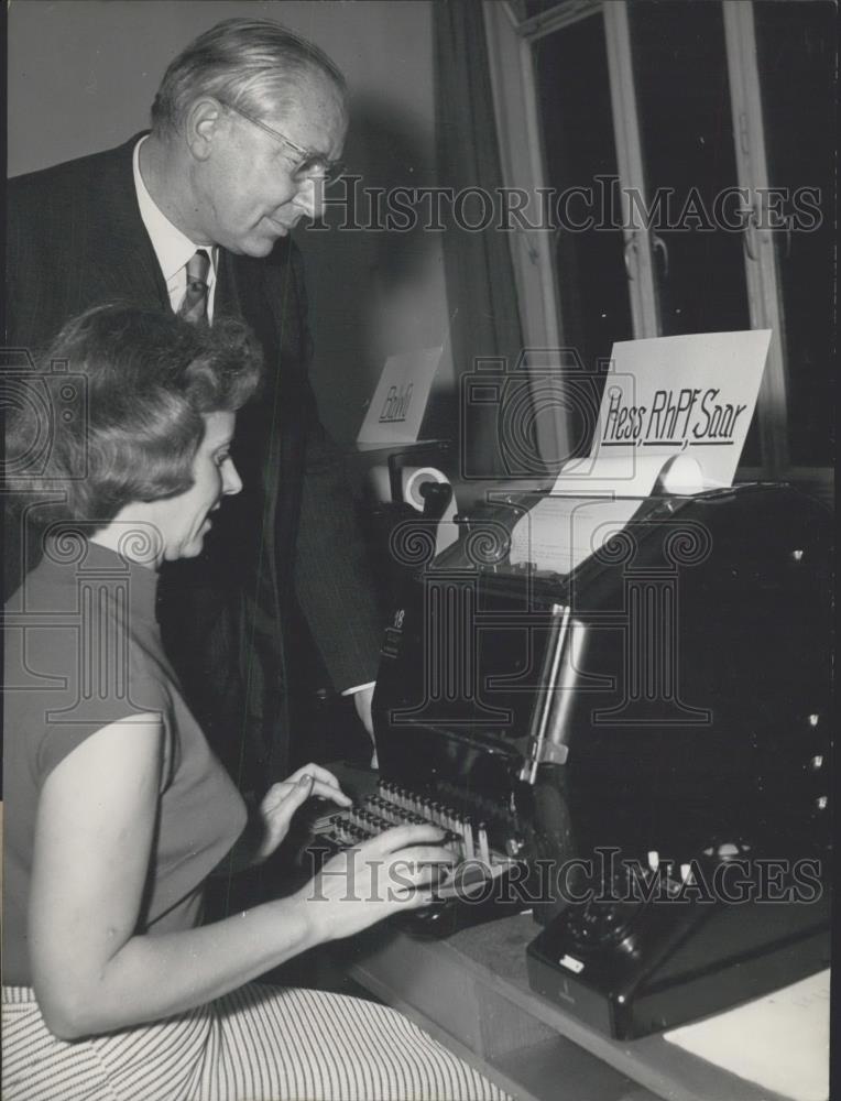 1957 Press Photo Dr. Duerst watching teleprinter for election results - Historic Images