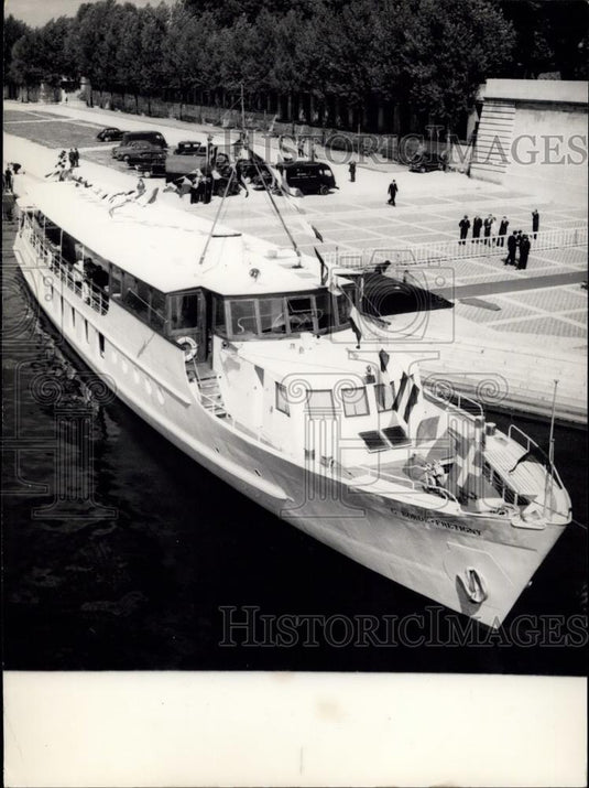 1954 Press Photo New Launch Of The City Of Paris - Historic Images