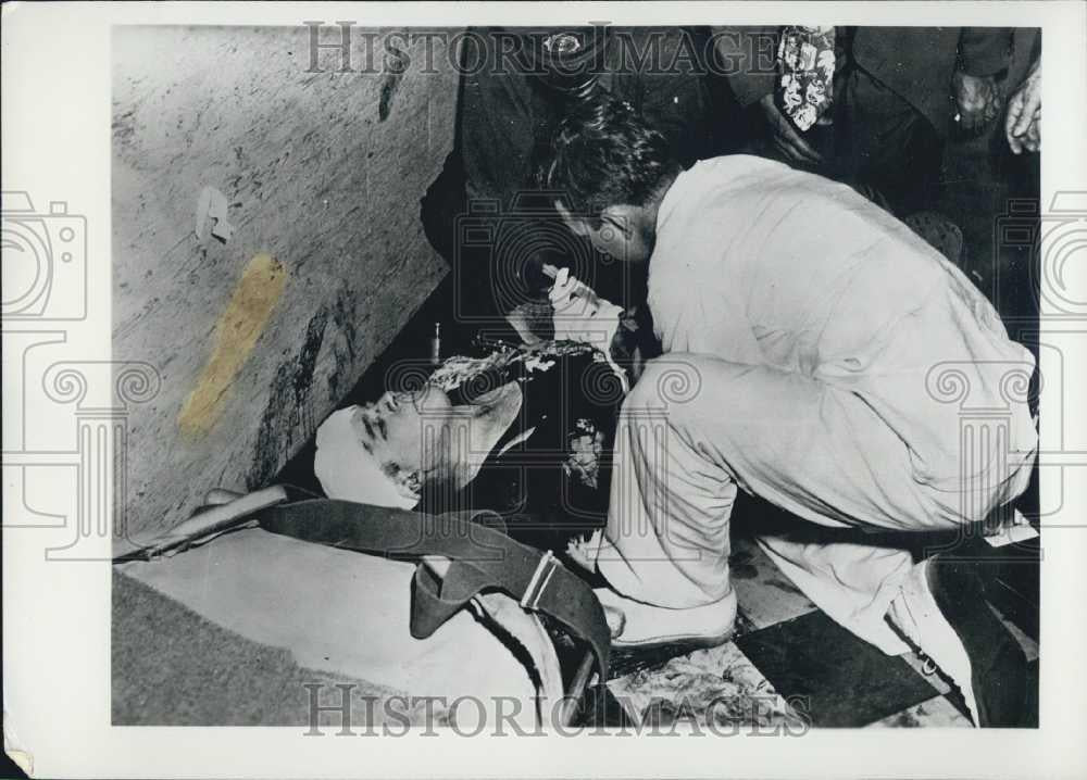 1950 Press Photo Richard Lohr Shot by Bandits. New York City. - Historic Images