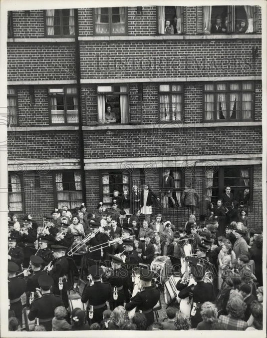 1953 Press Photo Band of the Royal Fusiliers Playing the Pte. Hodkinson - Historic Images