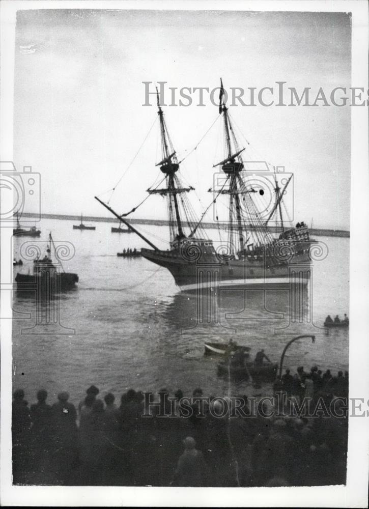 Press Photo The &quot;Mayflower II&quot; - the replica of the Pilgrim Fathers&#39; ship - Historic Images