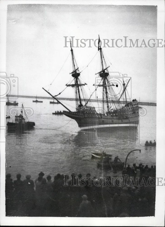 Press Photo The "Mayflower II" - the replica of the Pilgrim Fathers' ship - Historic Images