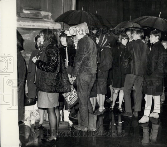 1965 Press Photo Students Wait To Lobby MP's At House of Commons - Historic Images