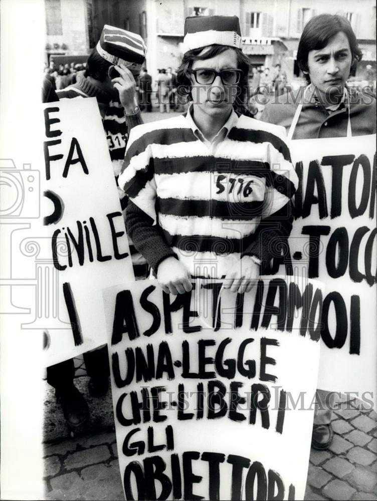 1972 Press Photo Italian citizens Stage Protest - Historic Images
