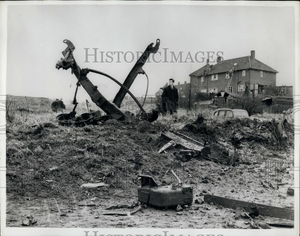 1962 Press Photo Peroxide Blast Injures 30 - Historic Images