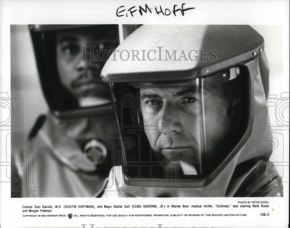 1995 Press Photo Dustin Hoffman and Cuba Gooding, Jr. in Outbreak - cvp23074 - Historic Images
