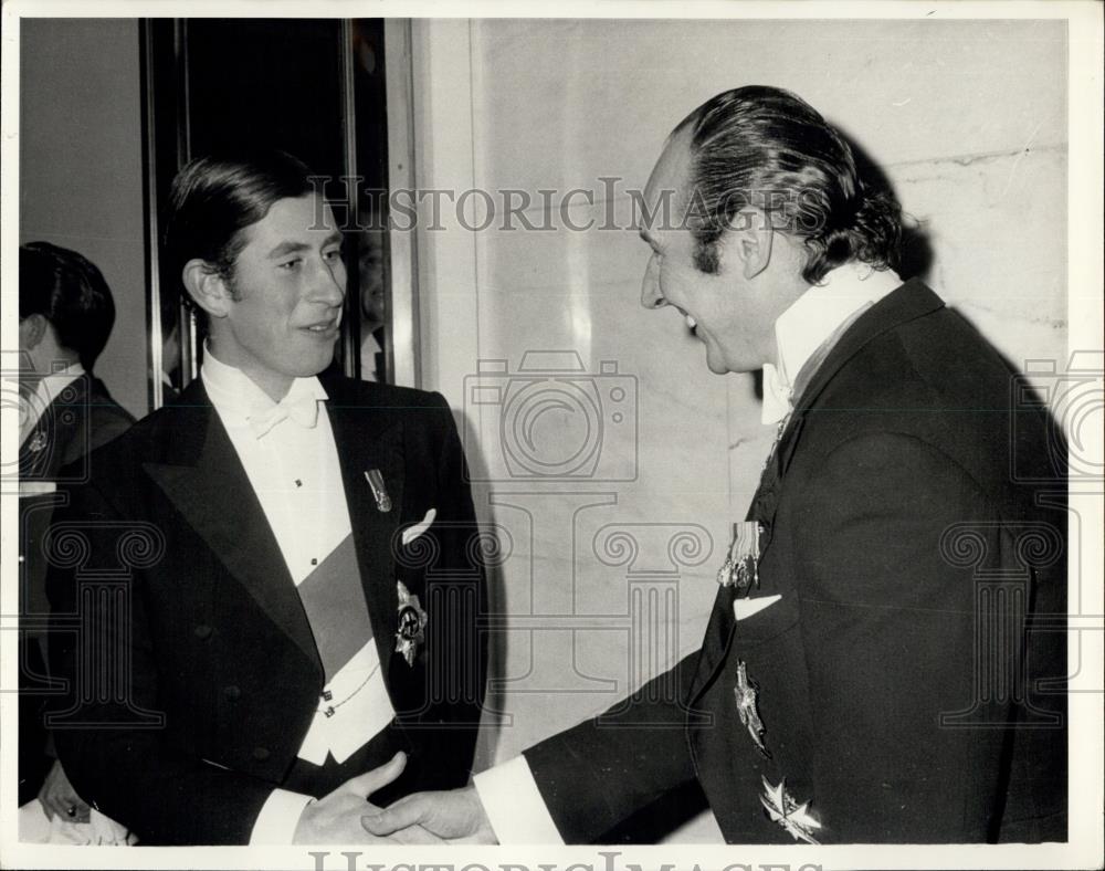 1970 Press Photo Lord Harlech Greets Prince Charles - Historic Images