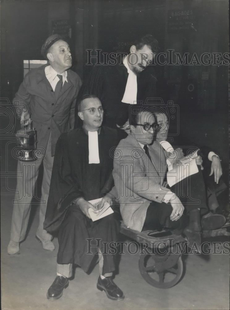 1953 Press Photo Comedian Yves Deniaud and other actors - Historic Images