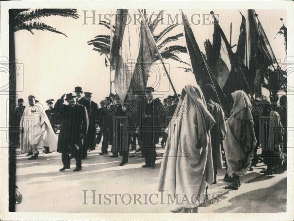 1939 Press Photo Daladier French Prime Minister Salutes Flags Fallen Fighters - Historic Images