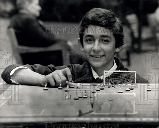 1979 Press Photo Andrea Piccaluga With The World's Most Expensive Finger - Historic Images
