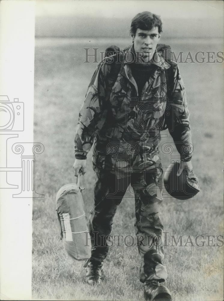 1978 Press Photo Prince Andrew Walks to Aircraft To Make Second Jump - Historic Images