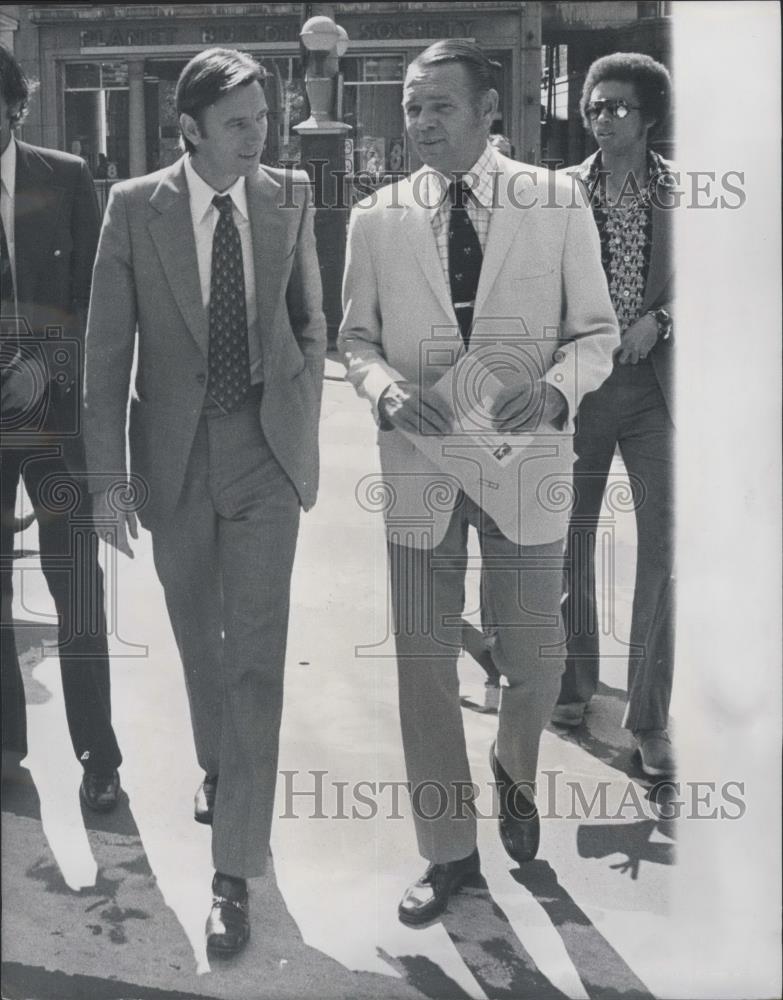 1973 Press Photo Nikki Pilic,suspended tennis player & Jack Kramer - Historic Images