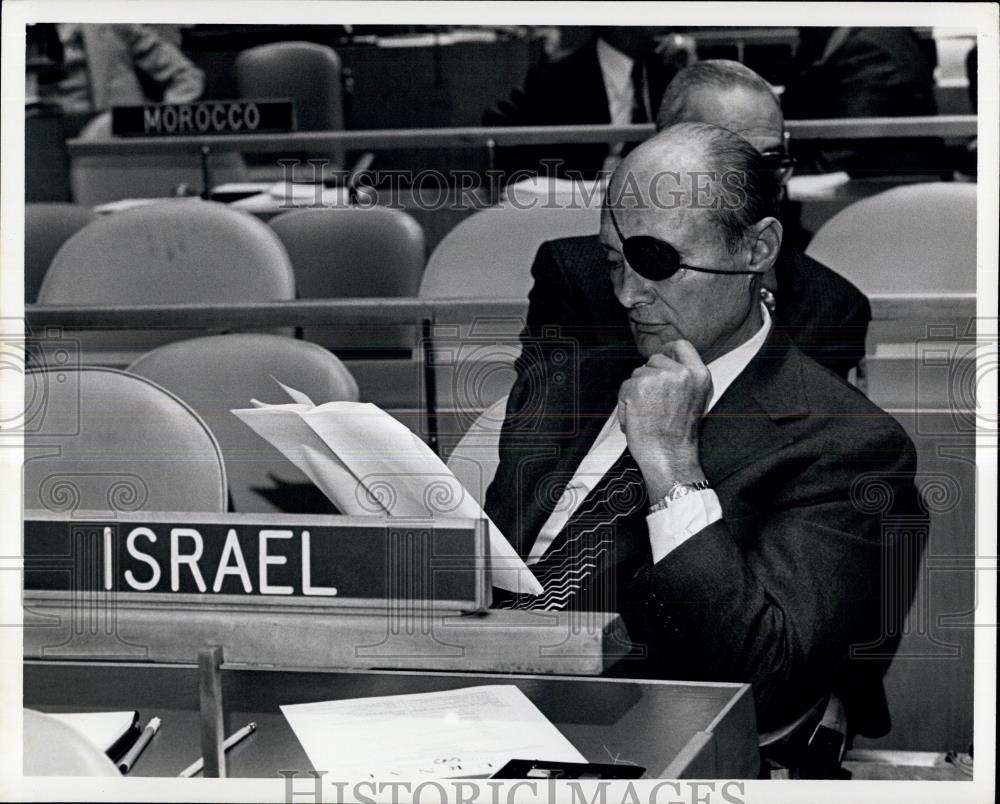 1979 Press Photo Moshe Dayan - Israeli Minister for Foreigni Affairs at the Un - Historic Images