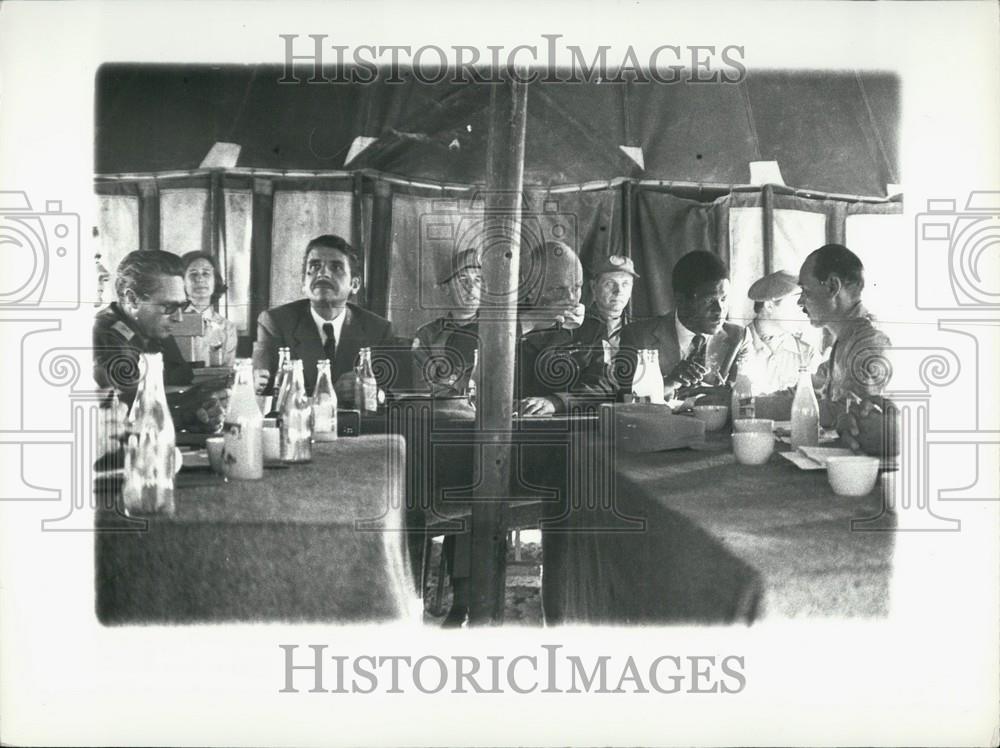1973 Press Photo The Israeli Delegation, Egyptian General Gamazi - Historic Images