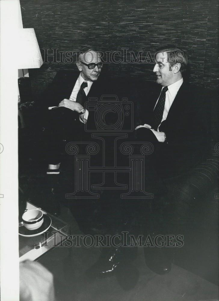 1977 Press Photo, Walter Mondale &amp; Van der Stoel Meeting in Brussels - Historic Images