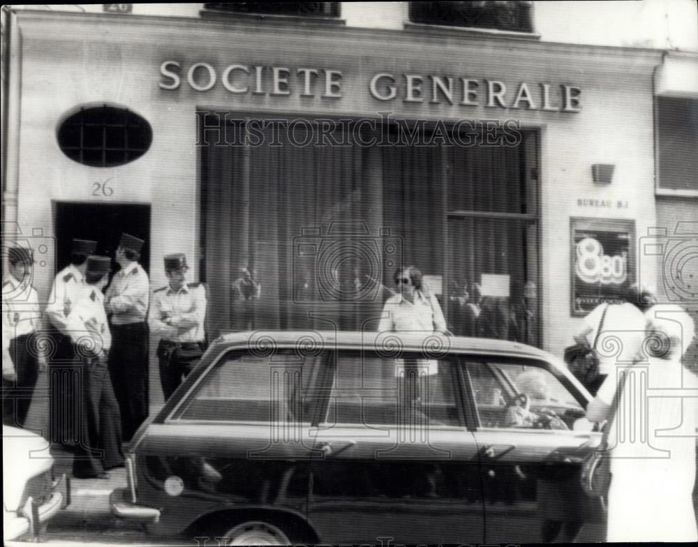 1976 Press Photo 6Mill Stolen From Societe Generale Bank In Paris France - Historic Images