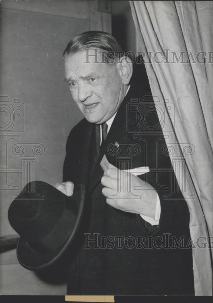 1958 Press Photo French President Coty walks out of the Polling Booth - Historic Images