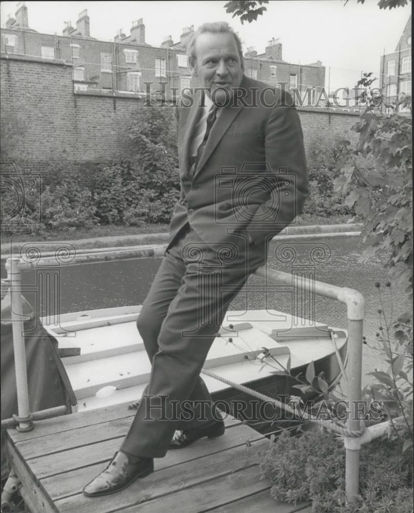 1974 Press Photo Lord St. Davids resigns from Labour Party - Historic Images