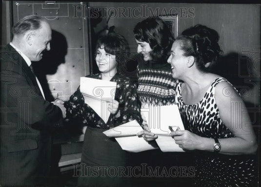 1965 Press Photo First three female football arbitrators of Munich - Historic Images