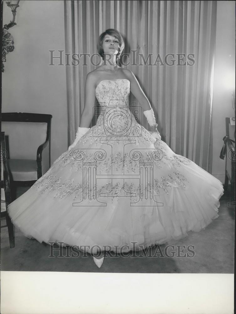 1960 Press Photo Carven Evening Gown - Historic Images