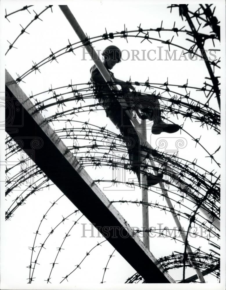 Press Photo Engineer Officer Candidate Climbs Barbed Wire Poles To Attach Block - Historic Images